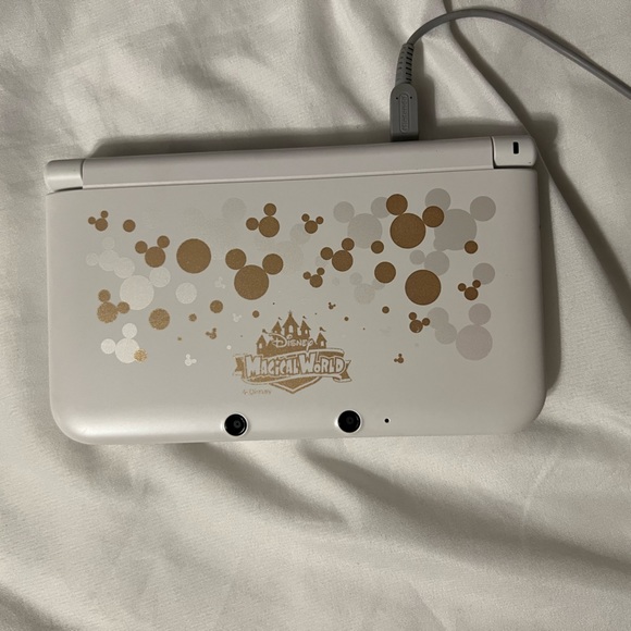 Nintendo 3ds xl Disney Magical World Edition (Charger Included) - Picture 2 of 7